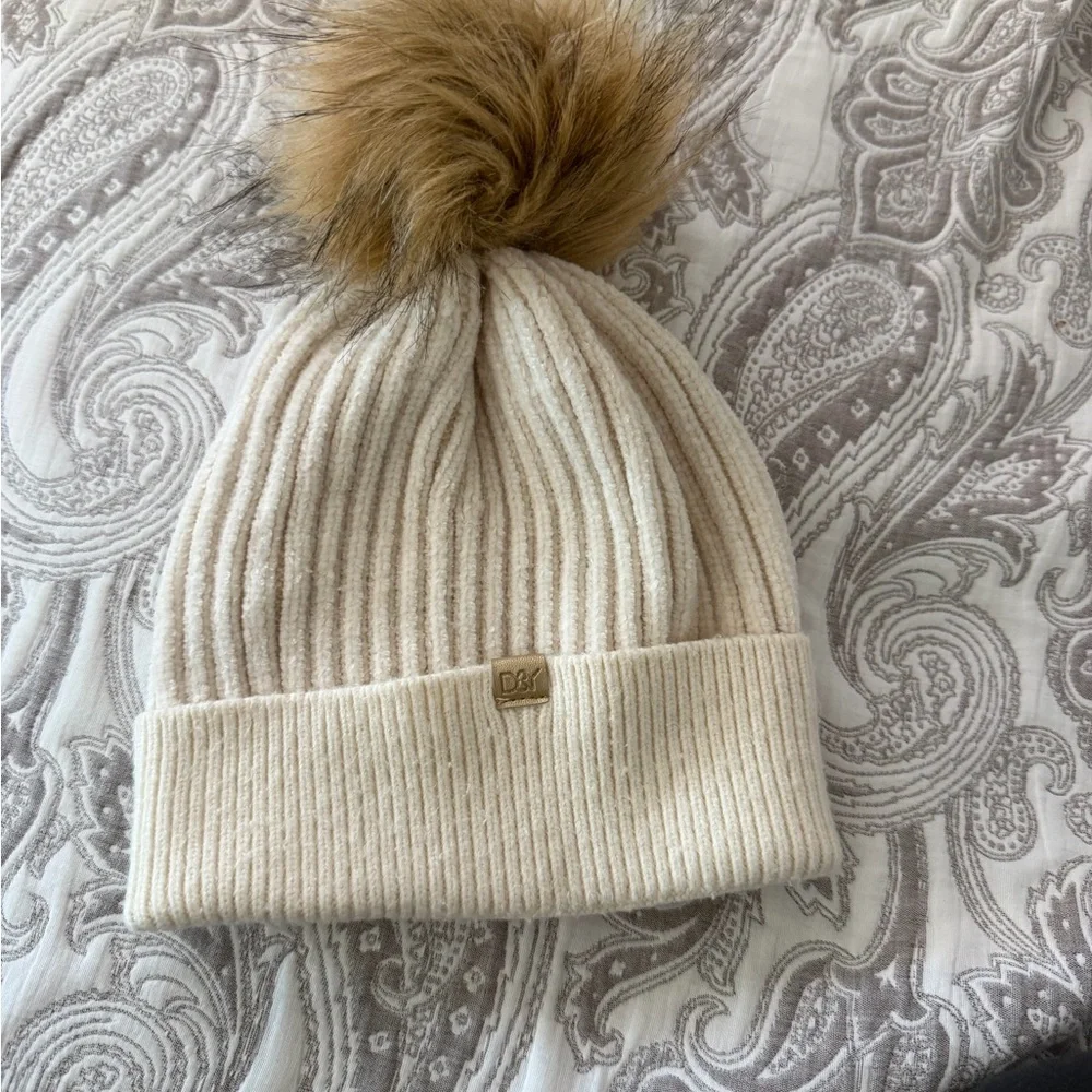 David and Young Cream Ribbed Beanie with fur pom pom
